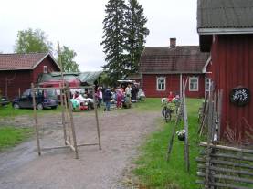 Kirppispihaa valmistellaan