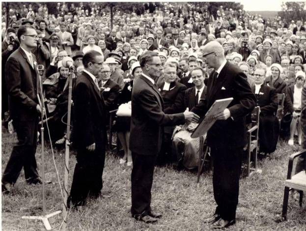 presidentti Urho Kekkoselle talkootyön muistopaanun