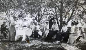Puutarhakutsut Harsulla 1909